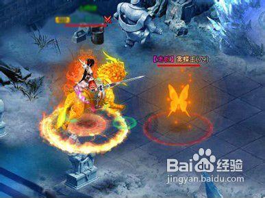 大雪纷飞,两位老人在雪中蹒跚前行,热心男子开车路过主动停车询问并送老人回家
