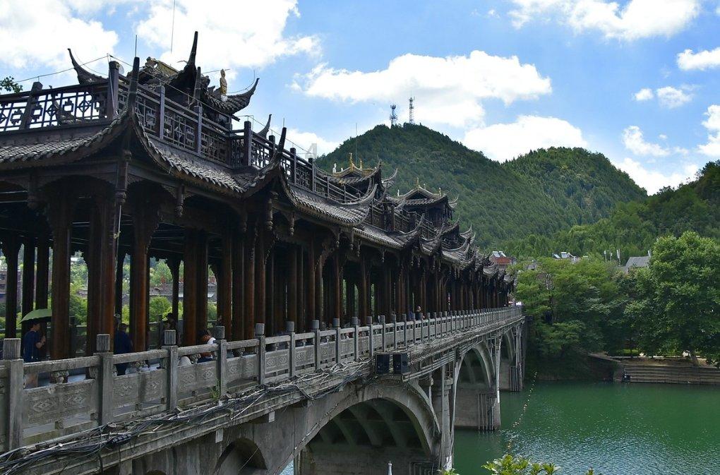 开局即起跑|贵阳“杀拢”北海3个多小时!贵平高速南明河特大桥主墩封顶